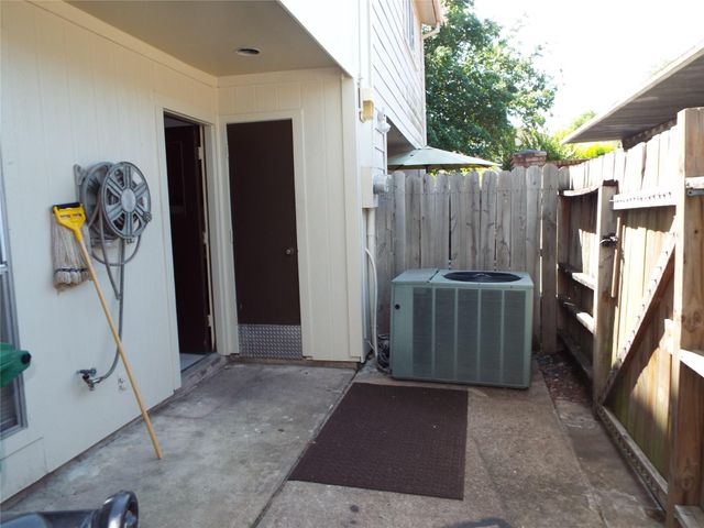 7846 Green Lawn Drive 7846, Houston, TX 77088