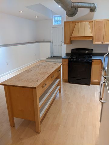 2622 Kingsland Ave, Oakland, CA 94619