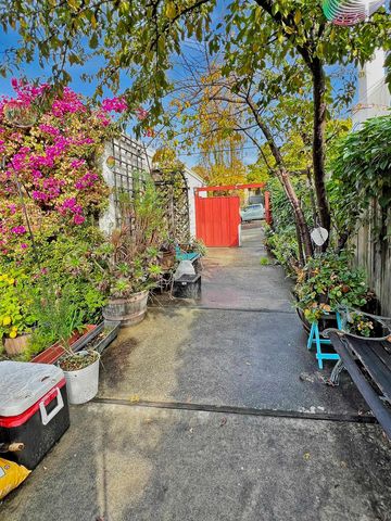 2622 Kingsland Ave, Oakland, CA 94619