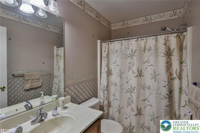 123 Boro Vu Drive, Northampton Boro, PA 18067