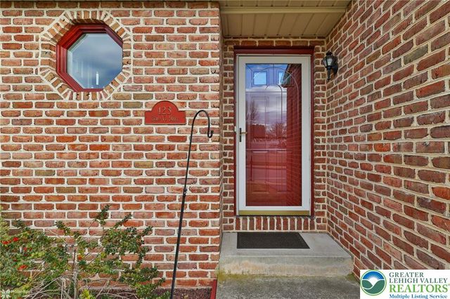 123 Boro Vu Drive, Northampton Boro, PA 18067