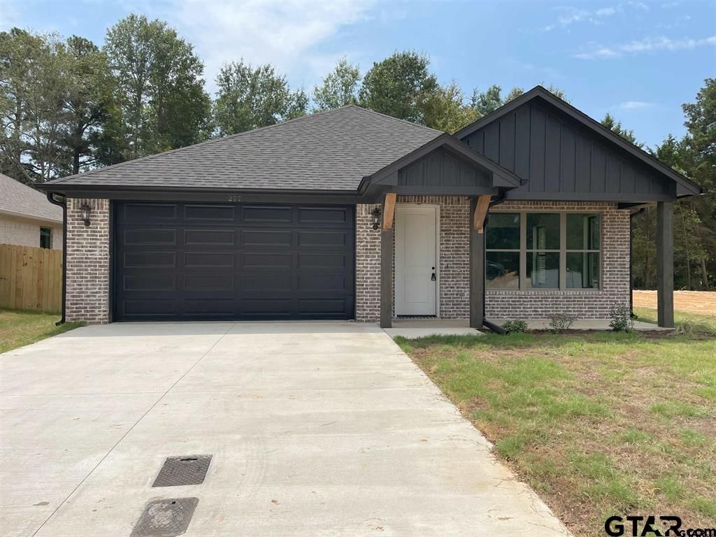 277 Oak Valley Dr., Gilmer, TX 75645