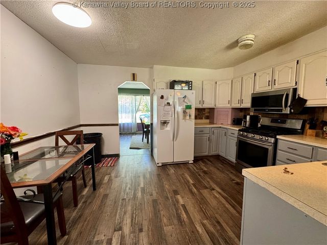 212 Monterey Drive, St Albans, WV 25177