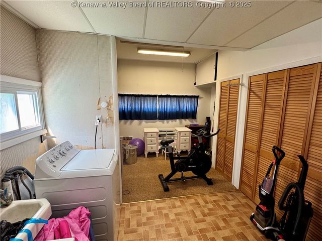 212 Monterey Drive, St Albans, WV 25177