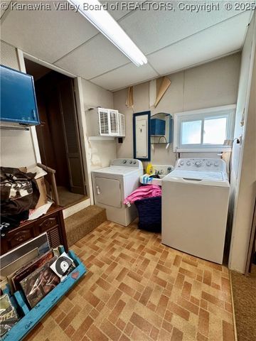 212 Monterey Drive, St Albans, WV 25177