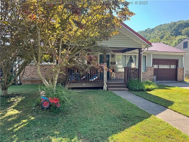 212 Monterey Drive, St Albans, WV 25177