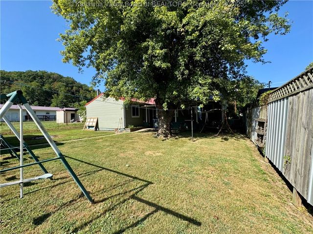 212 Monterey Drive, St Albans, WV 25177