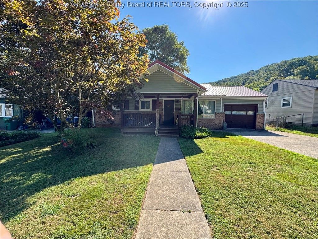 212 Monterey Drive, St Albans, WV 25177