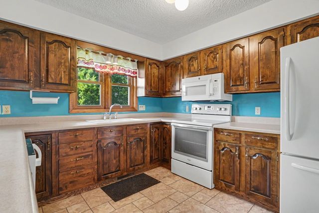 726 8th Ave NE, Oelwein, IA 50662
