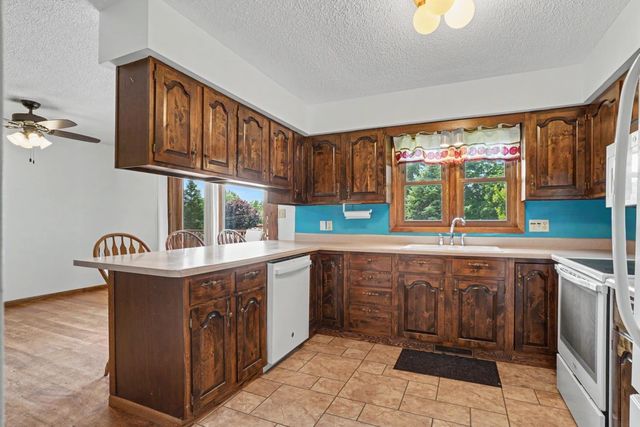 726 8th Ave NE, Oelwein, IA 50662