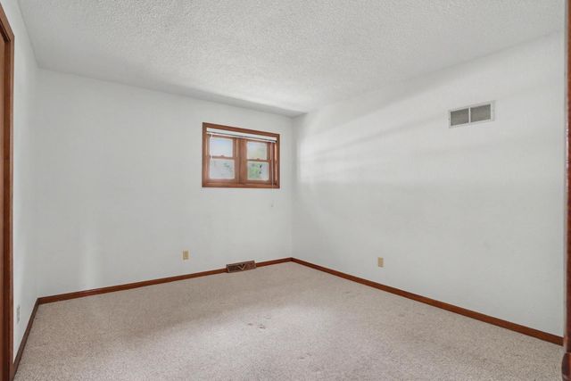 726 8th Ave NE, Oelwein, IA 50662