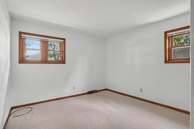 726 8th Ave NE, Oelwein, IA 50662