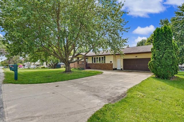 726 8th Ave NE, Oelwein, IA 50662