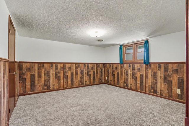 726 8th Ave NE, Oelwein, IA 50662