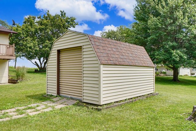 726 8th Ave NE, Oelwein, IA 50662