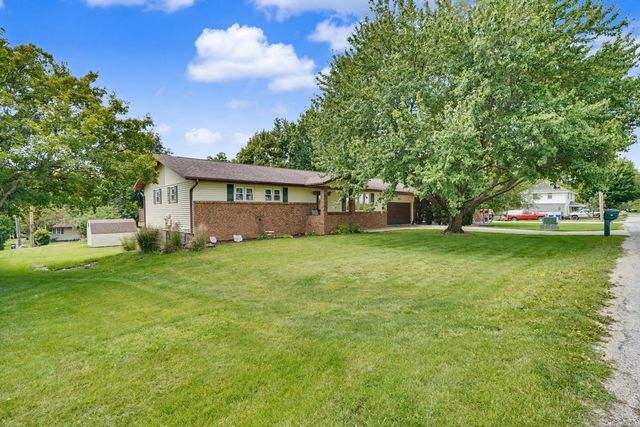 726 8th Ave NE, Oelwein, IA 50662