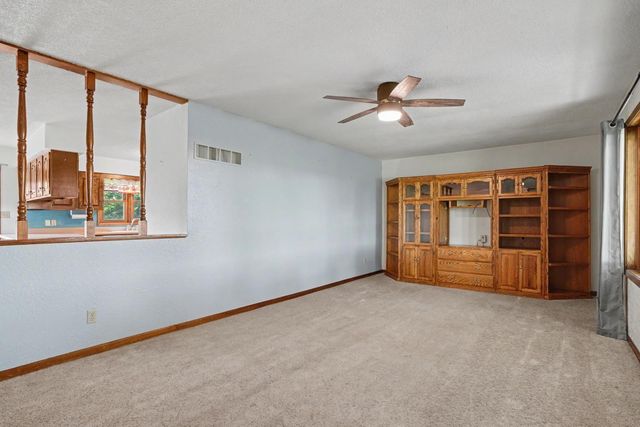 726 8th Ave NE, Oelwein, IA 50662