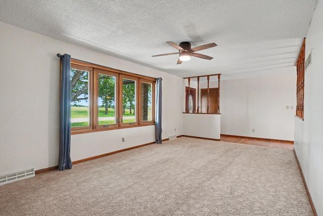 726 8th Ave NE, Oelwein, IA 50662