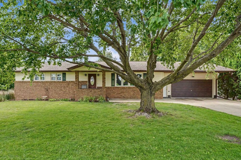 726 8th Ave NE, Oelwein, IA 50662