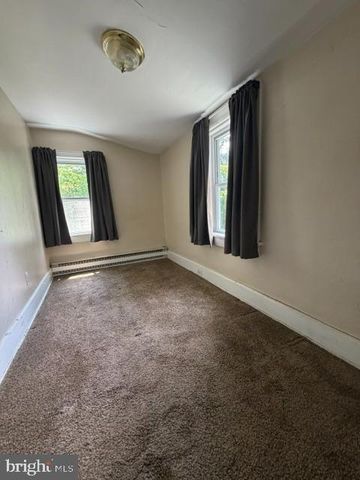 284 W STATE ST, Doylestown, PA 18901