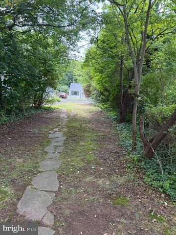 284 W STATE ST, Doylestown, PA 18901