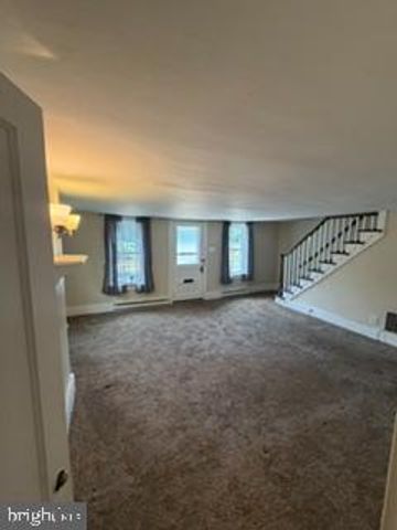 284 W STATE ST, Doylestown, PA 18901