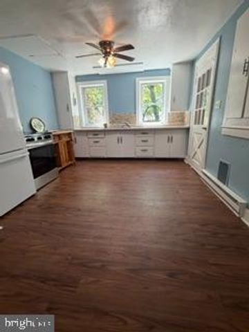 284 W STATE ST, Doylestown, PA 18901