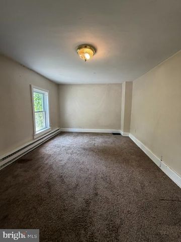 284 W STATE ST, Doylestown, PA 18901