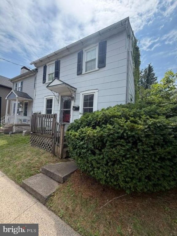 284 W STATE ST, Doylestown, PA 18901