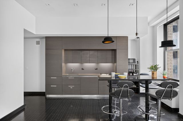 20 Pine St Apt 908, New York City, NY 10005