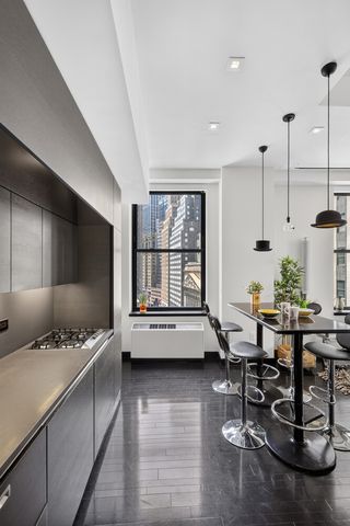 20 Pine St Apt 908, New York City, NY 10005