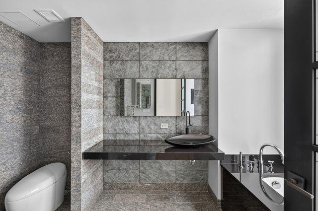 20 Pine St Apt 908, New York City, NY 10005