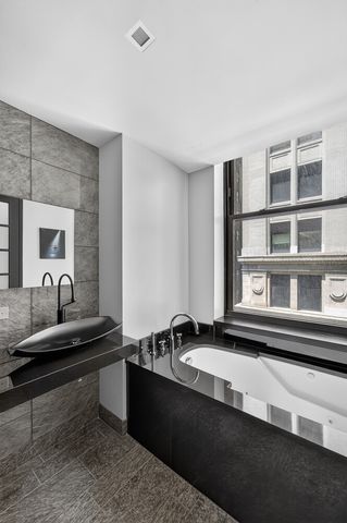 20 Pine St Apt 908, New York City, NY 10005