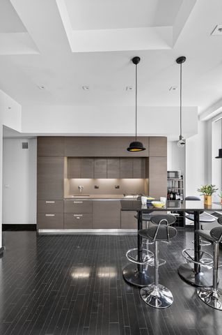 20 Pine St Apt 908, New York City, NY 10005
