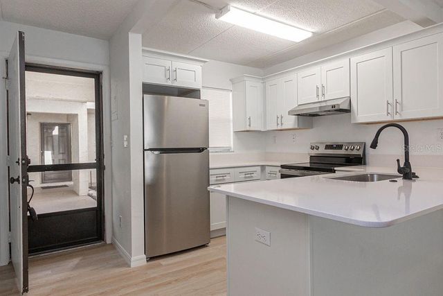 100 E KENTUCKY AVENUE H6, Deland, FL 32724