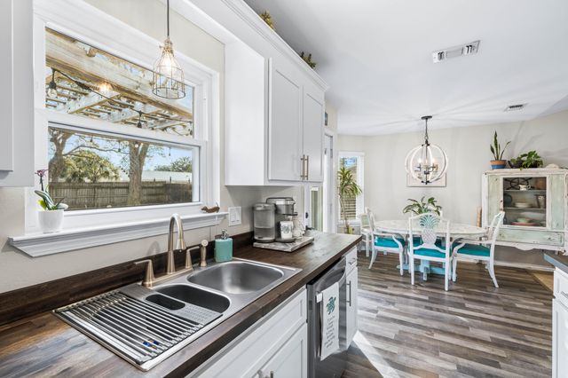 7867 Pleasant Oak Avenue, Navarre, FL 32566