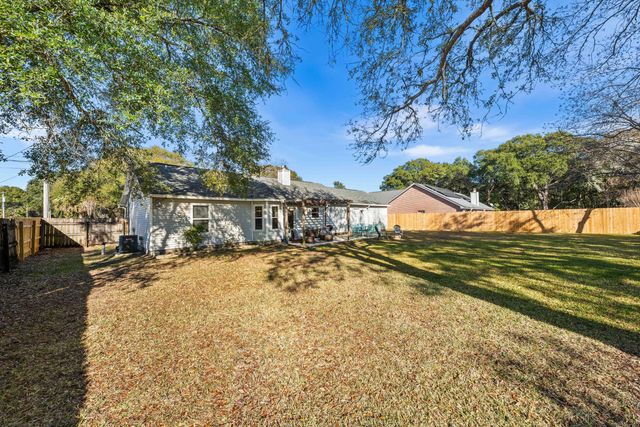 7867 Pleasant Oak Avenue, Navarre, FL 32566