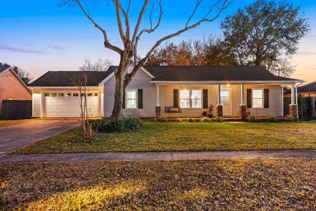 7867 Pleasant Oak Avenue, Navarre, FL 32566