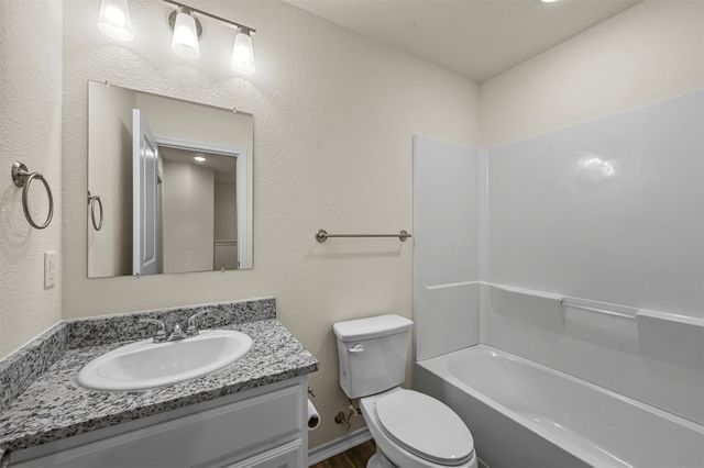 105 SE 4th Street 2, Bonham, TX 75144