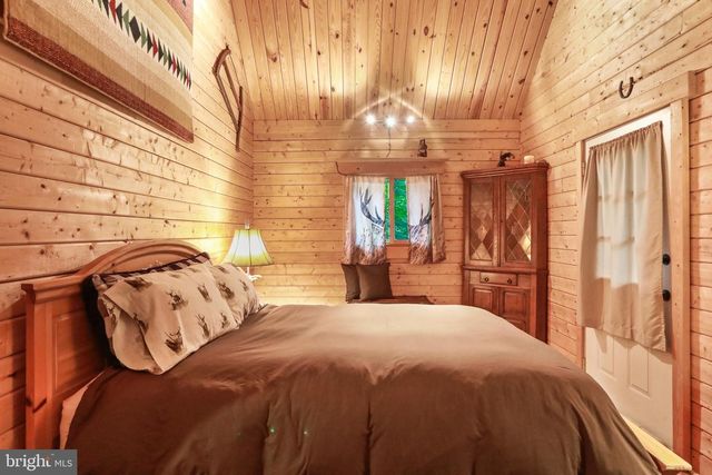 333 ROUSE MOUNTAIN RD, Great Cacapon, WV 25422