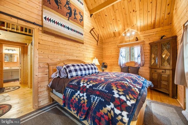 333 ROUSE MOUNTAIN RD, Great Cacapon, WV 25422