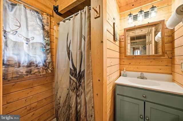 333 ROUSE MOUNTAIN RD, Great Cacapon, WV 25422