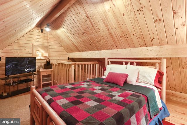 333 ROUSE MOUNTAIN RD, Great Cacapon, WV 25422