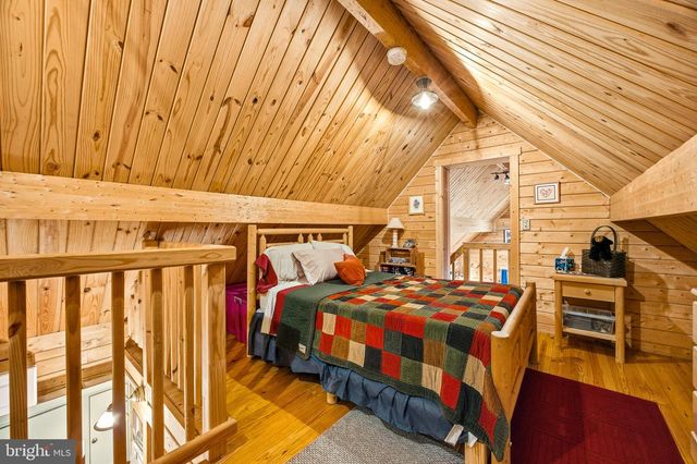 333 ROUSE MOUNTAIN RD, Great Cacapon, WV 25422