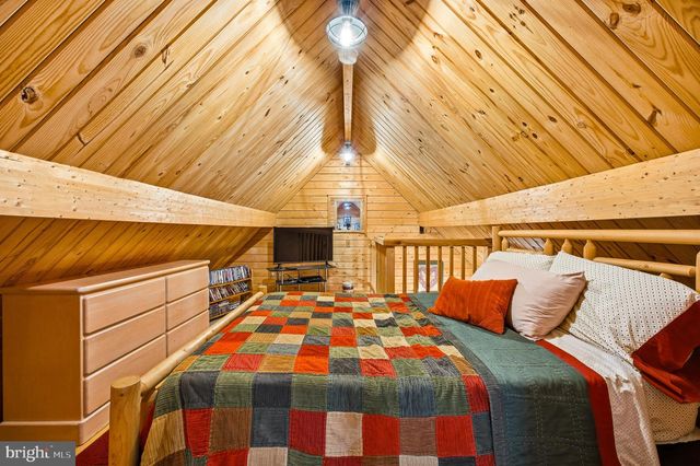 333 ROUSE MOUNTAIN RD, Great Cacapon, WV 25422