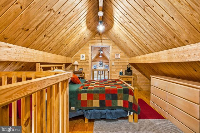 333 ROUSE MOUNTAIN RD, Great Cacapon, WV 25422