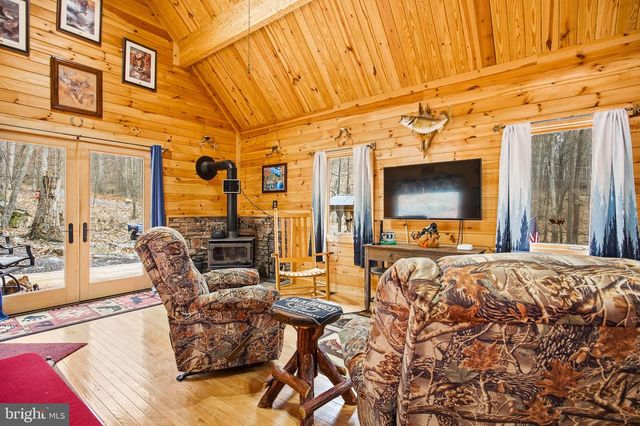 333 ROUSE MOUNTAIN RD, Great Cacapon, WV 25422