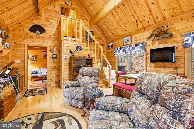 333 ROUSE MOUNTAIN RD, Great Cacapon, WV 25422