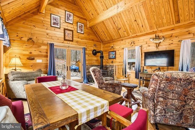 333 ROUSE MOUNTAIN RD, Great Cacapon, WV 25422