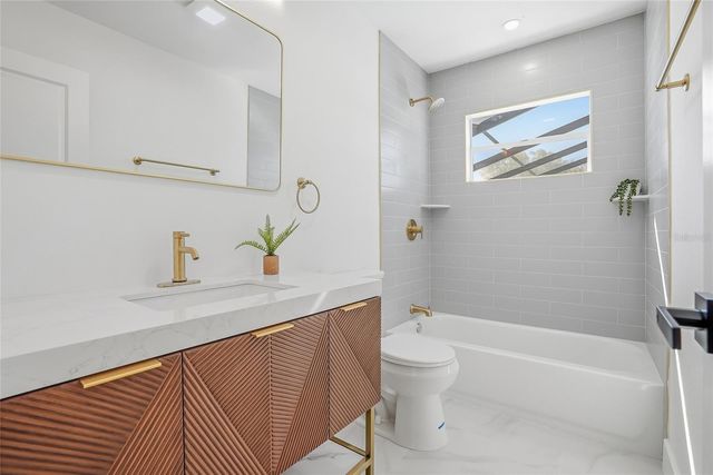 6529 S WEST SHORE CIRCLE, Tampa, FL 33616